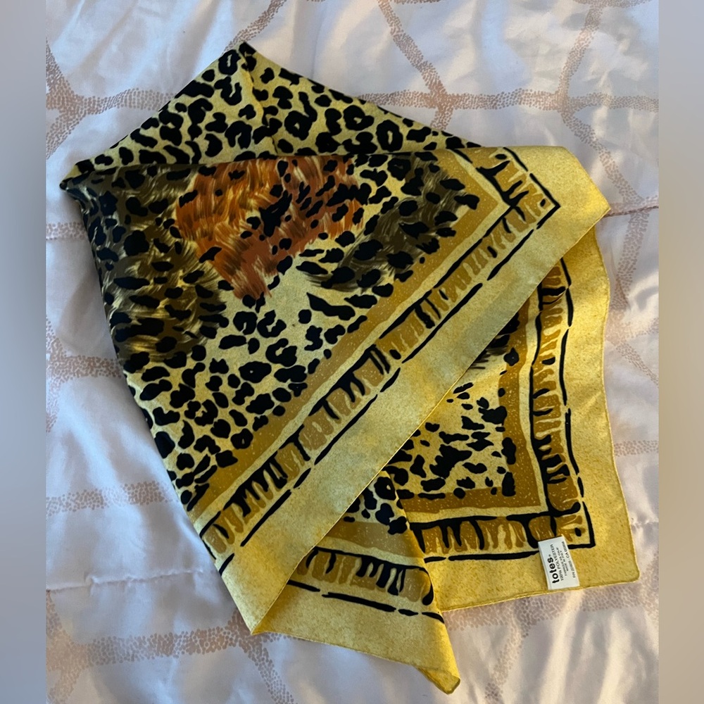 Totes Scarf, gold & black “18 X 18”